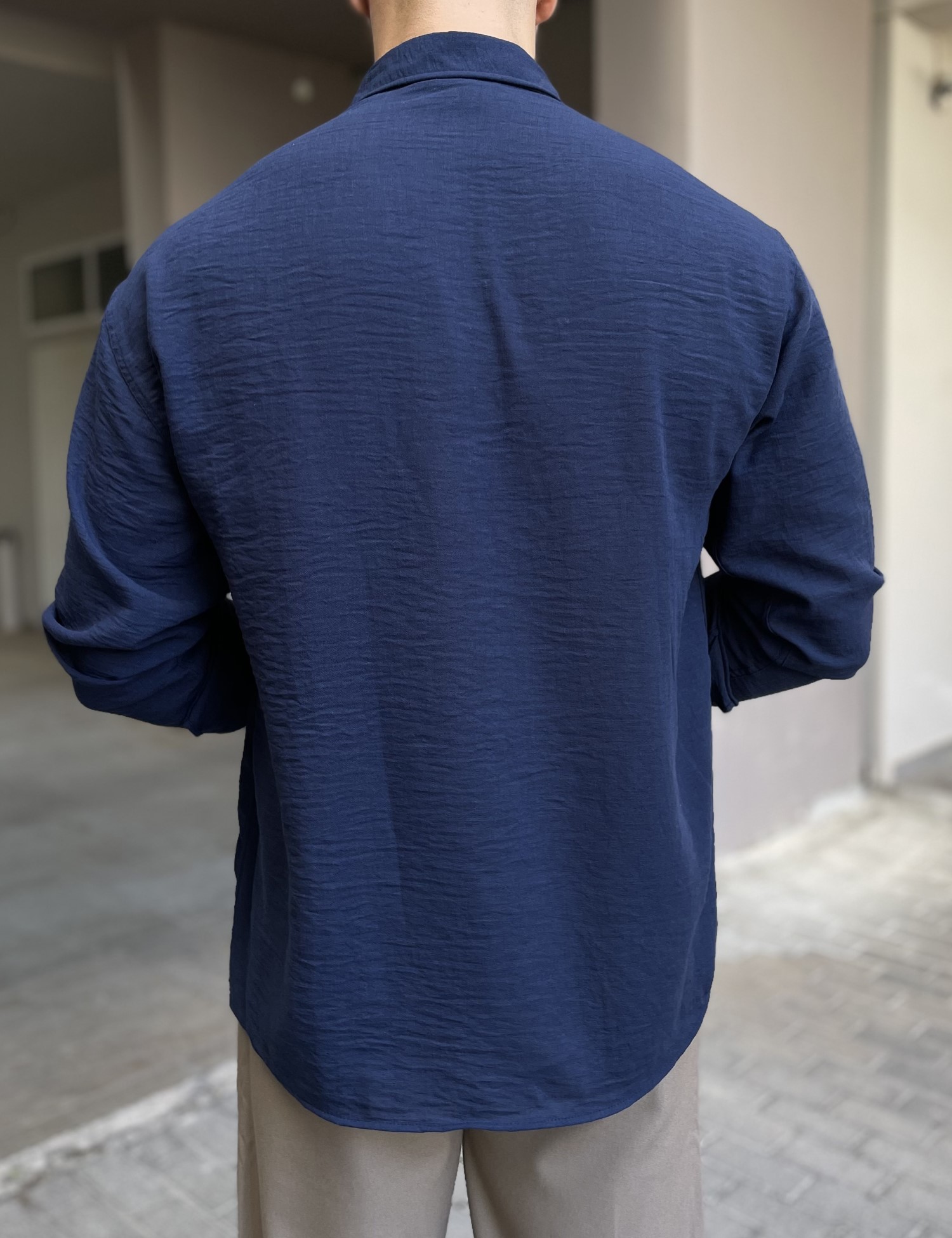 Ανδρικό μπλε γκοφρέ Overshirt με γιακά RMZ579N φωτογραφία